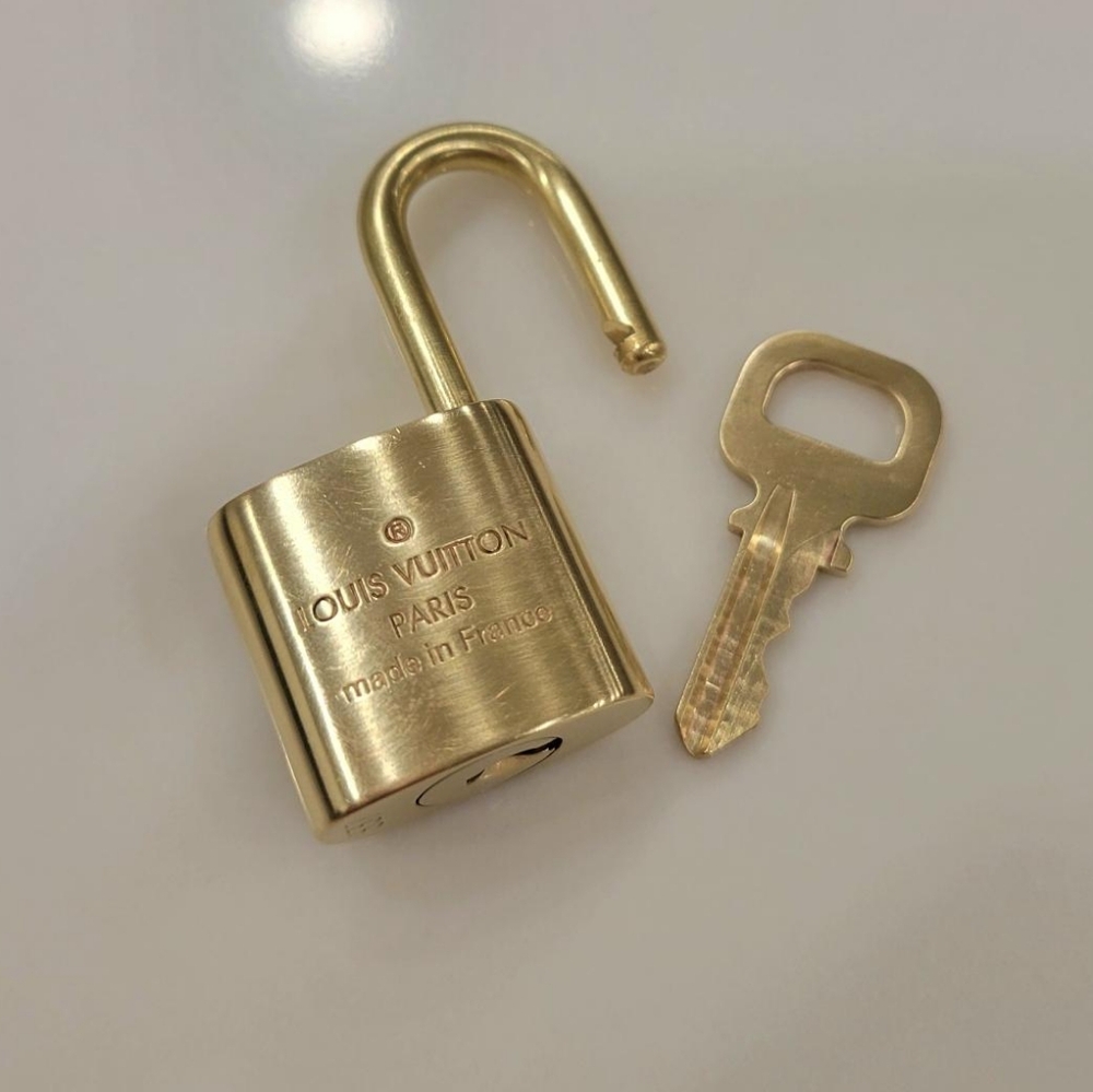 💯 Authentic Louis Vuitton Padlock and Key Gold Brass